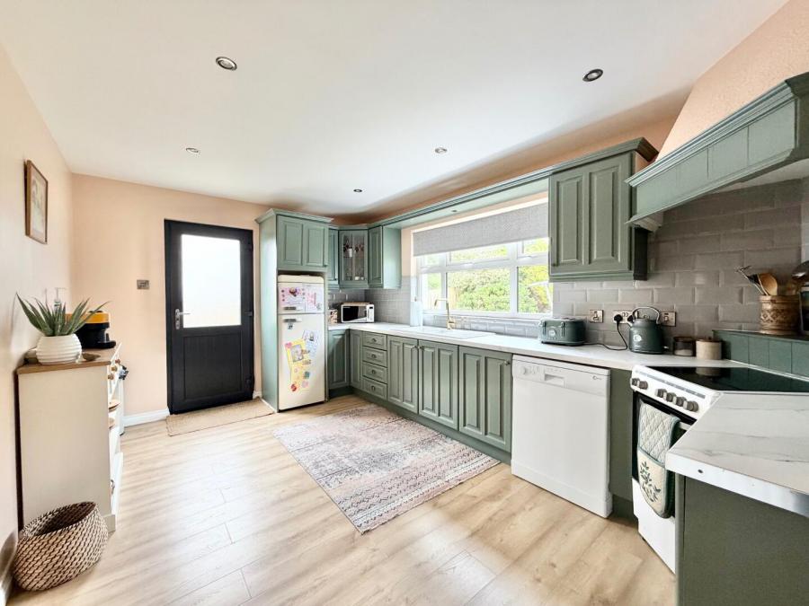 6 Pinefield Court