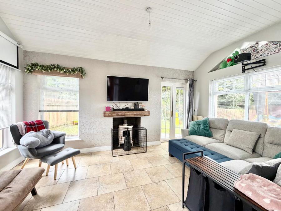 12 Lambrook Meadows