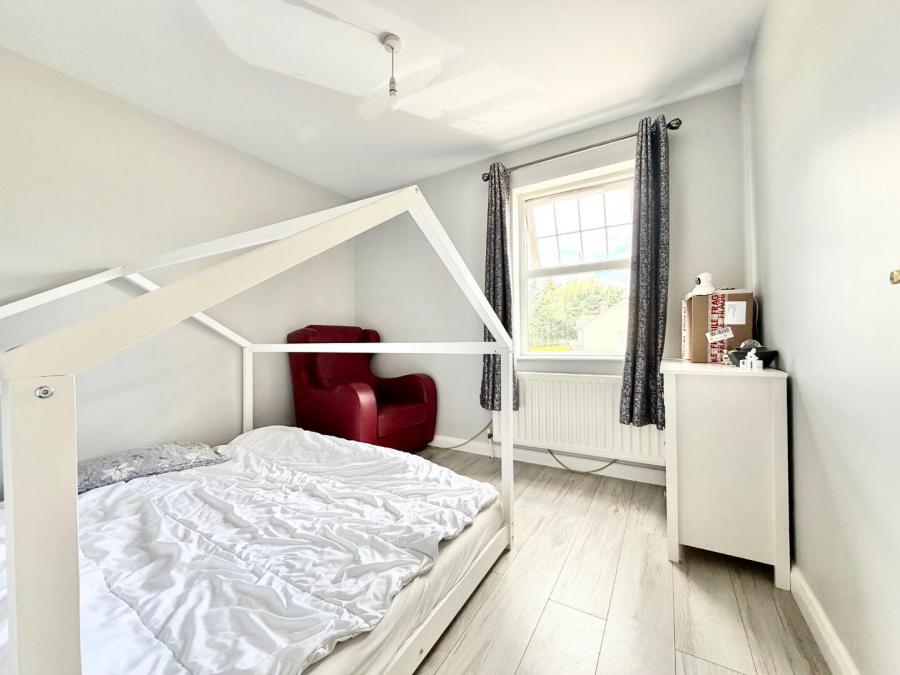 12 Lambrook Meadows