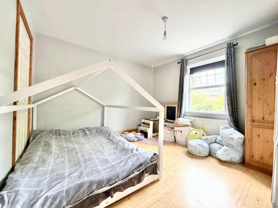 12 Lambrook Meadows