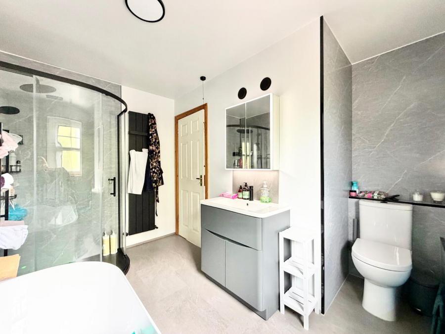 12 Lambrook Meadows