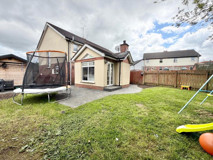 12 Lambrook Meadows