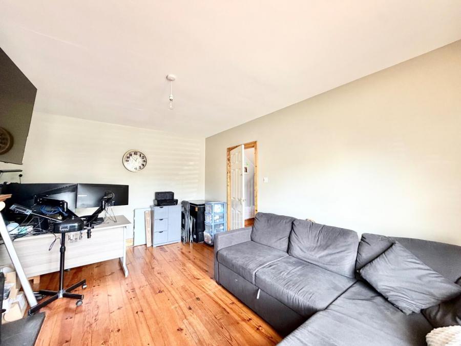 12 Lambrook Meadows