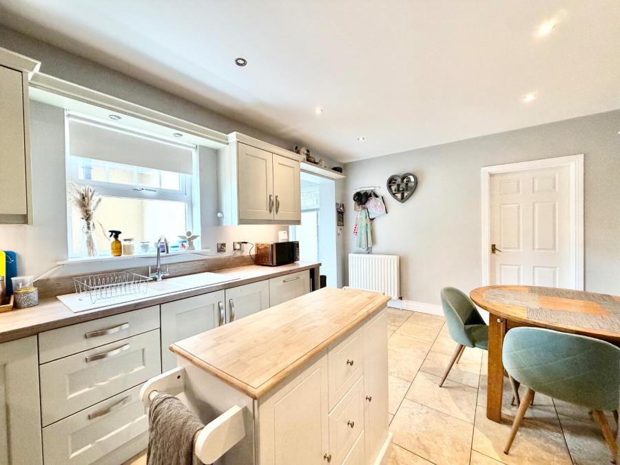 12 Lambrook Meadows