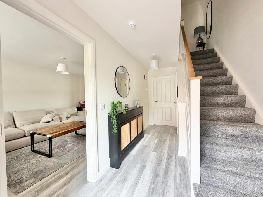 1 Lambrook Rise