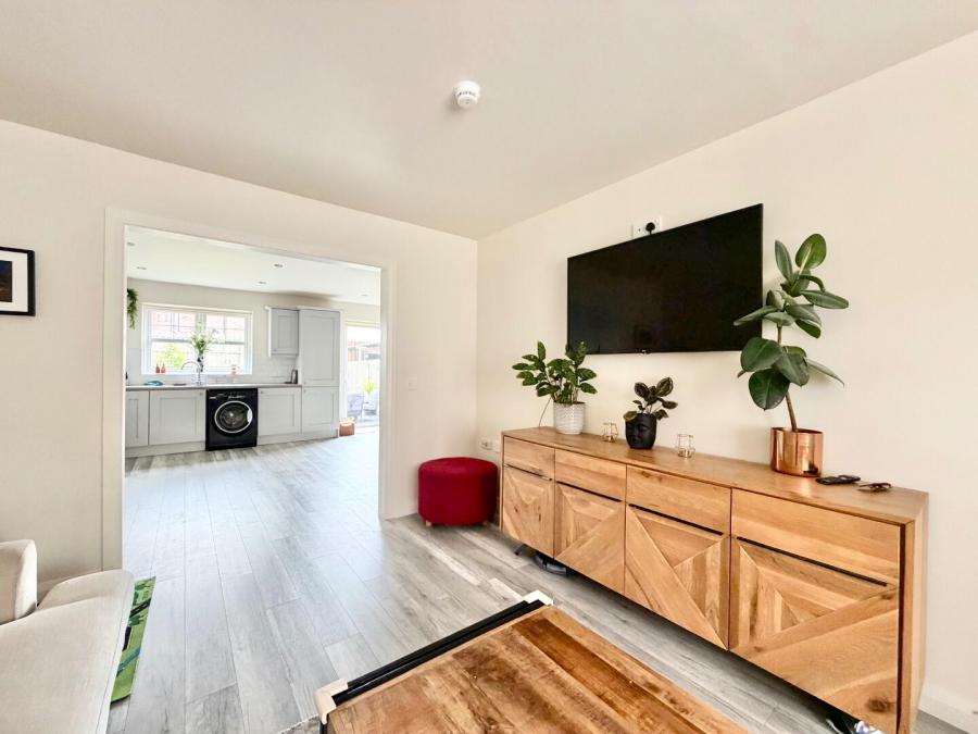 1 Lambrook Rise