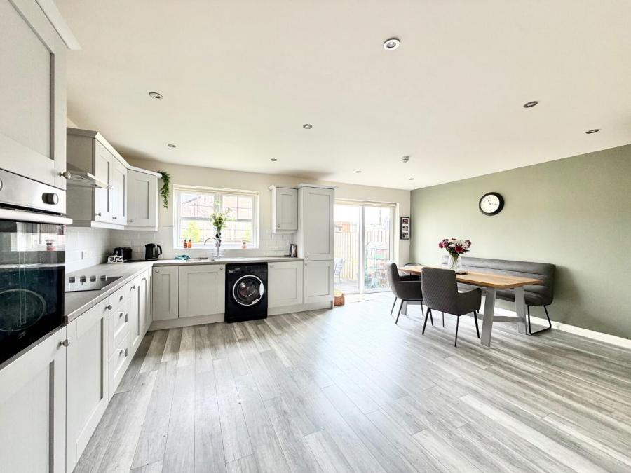 1 Lambrook Rise