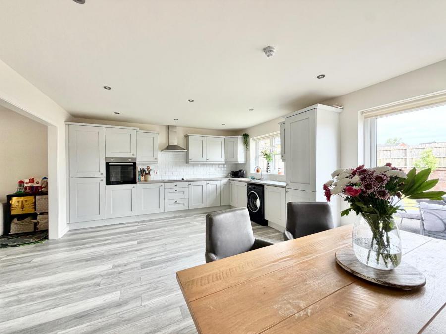 1 Lambrook Rise