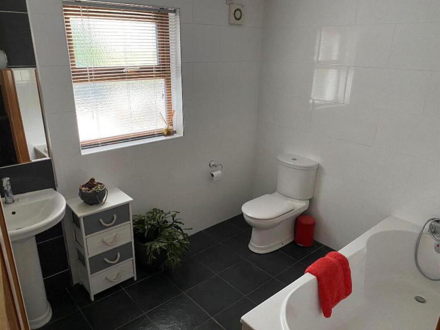 Pullyernan Hall, 37 Moneygal Road