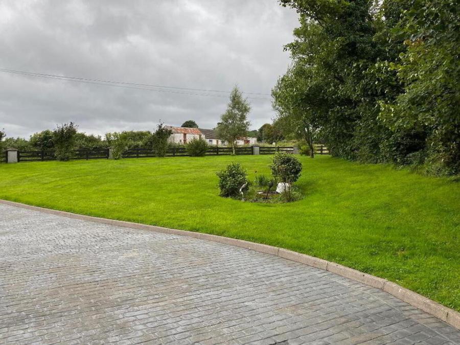 Pullyernan Hall, 37 Moneygal Road