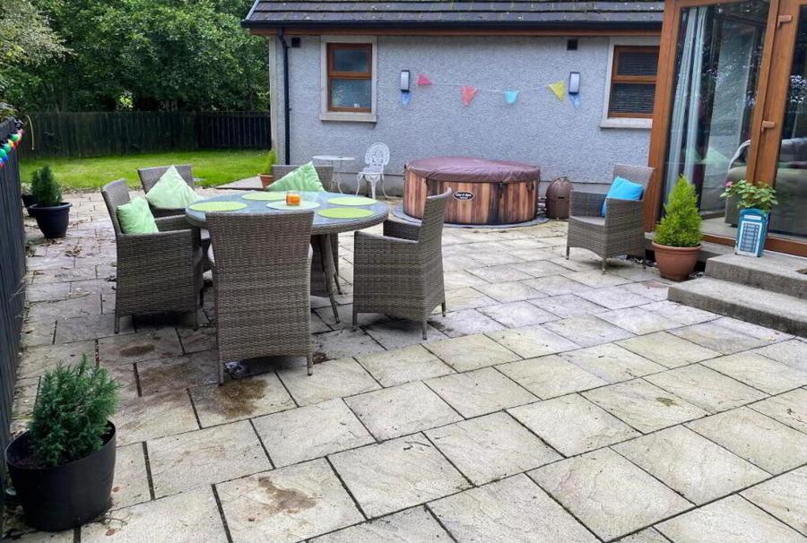 Pullyernan Hall, 37 Moneygal Road