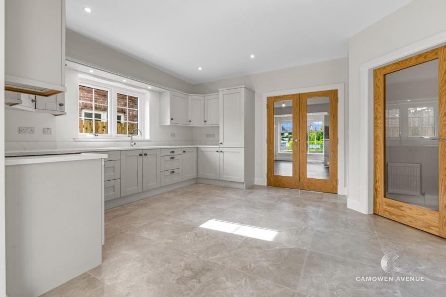 117, With Sunroom, Camowen