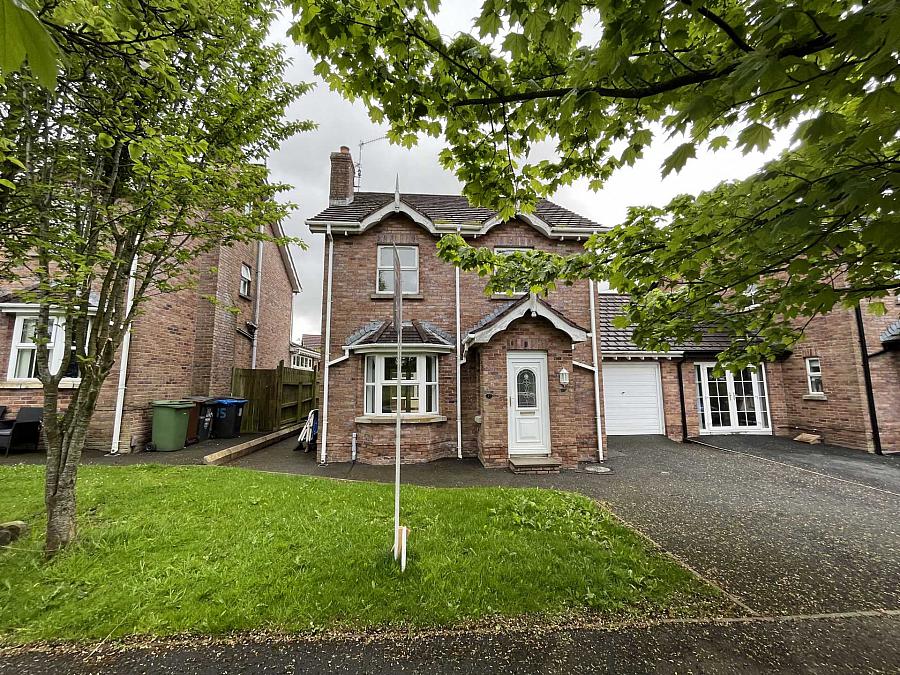 17 Mount Eagles Avenue 17 Mount Eagles Avenue