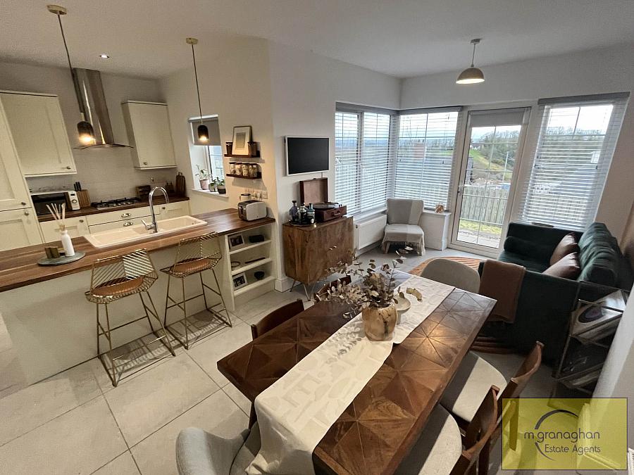 25 Fairfields Manor