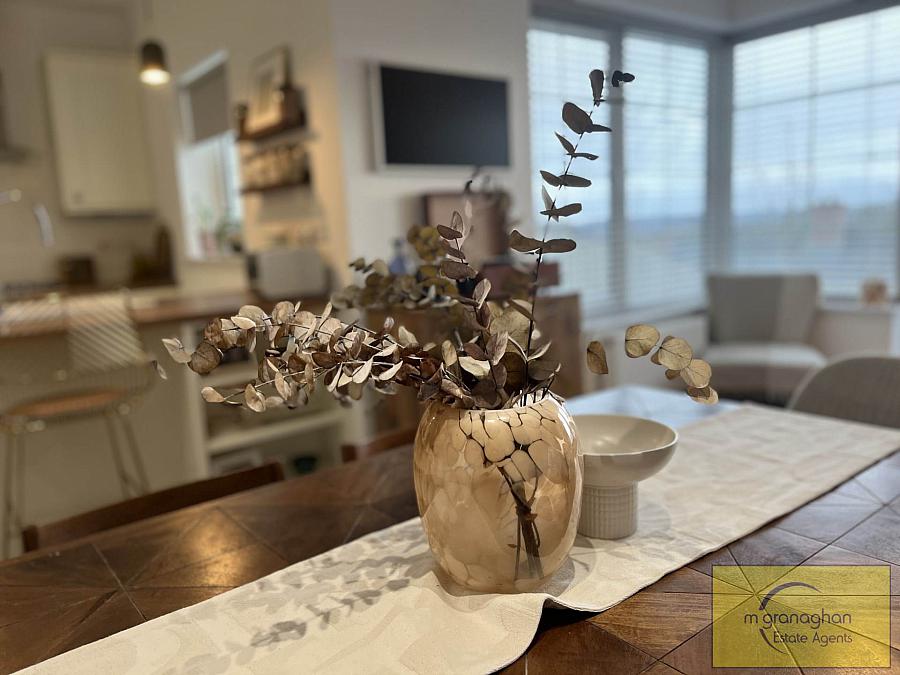 25 Fairfields Manor