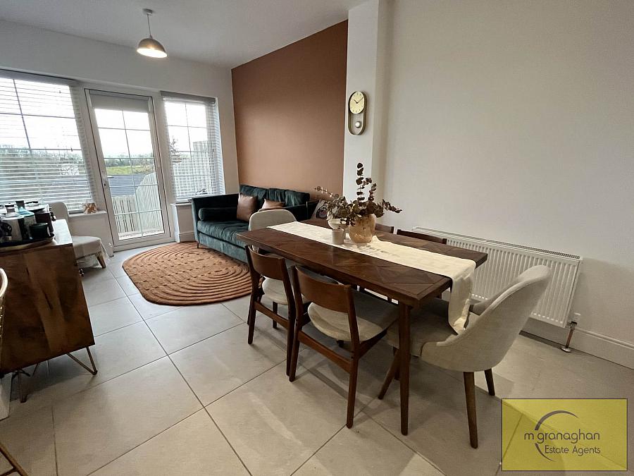 25 Fairfields Manor