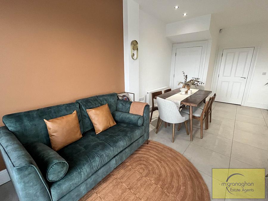 25 Fairfields Manor