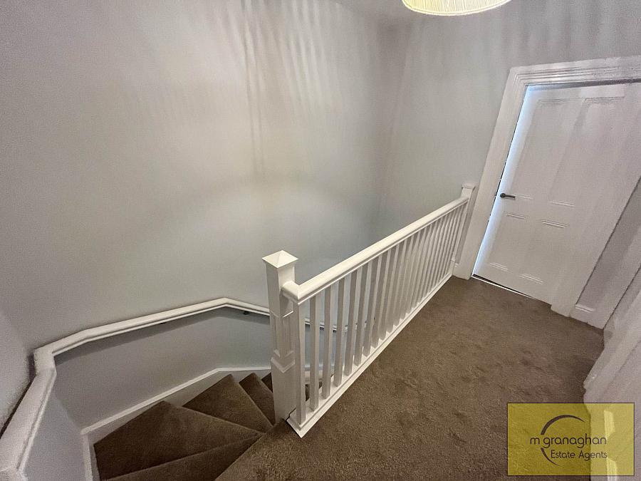 25 Fairfields Manor