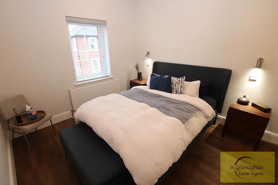 25 Fairfields Manor