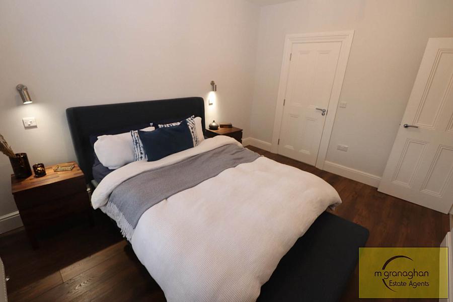 25 Fairfields Manor