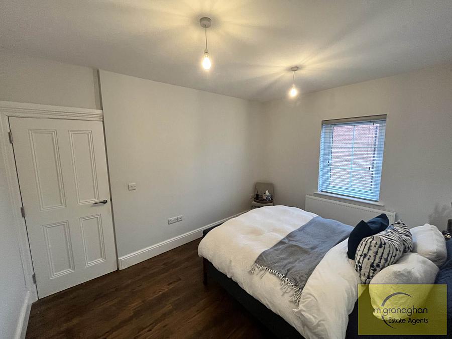 25 Fairfields Manor