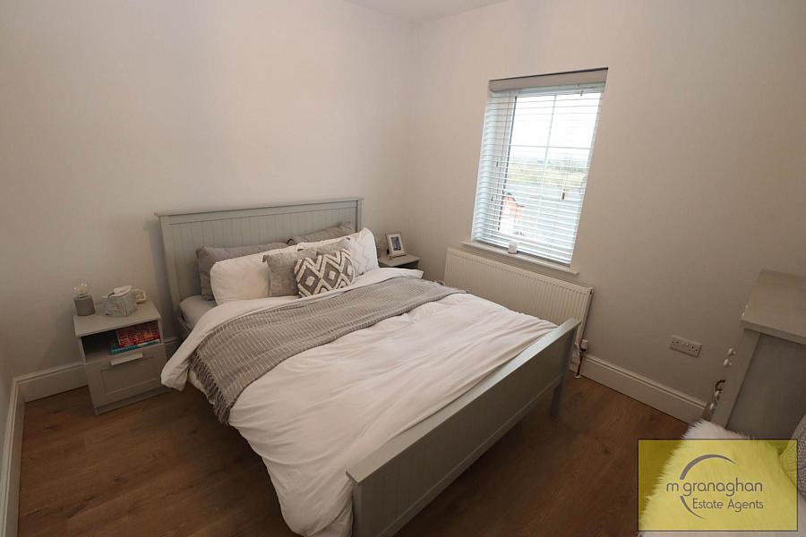 25 Fairfields Manor