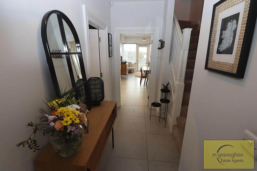 25 Fairfields Manor