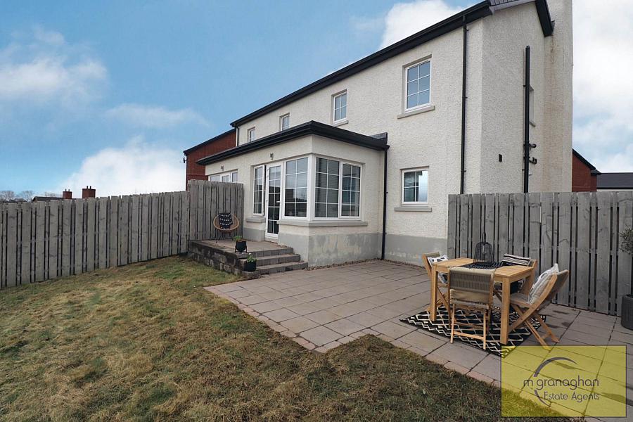 25 Fairfields Manor