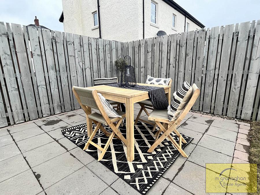 25 Fairfields Manor