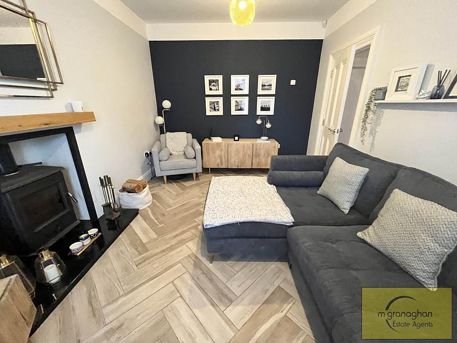25 Fairfields Manor