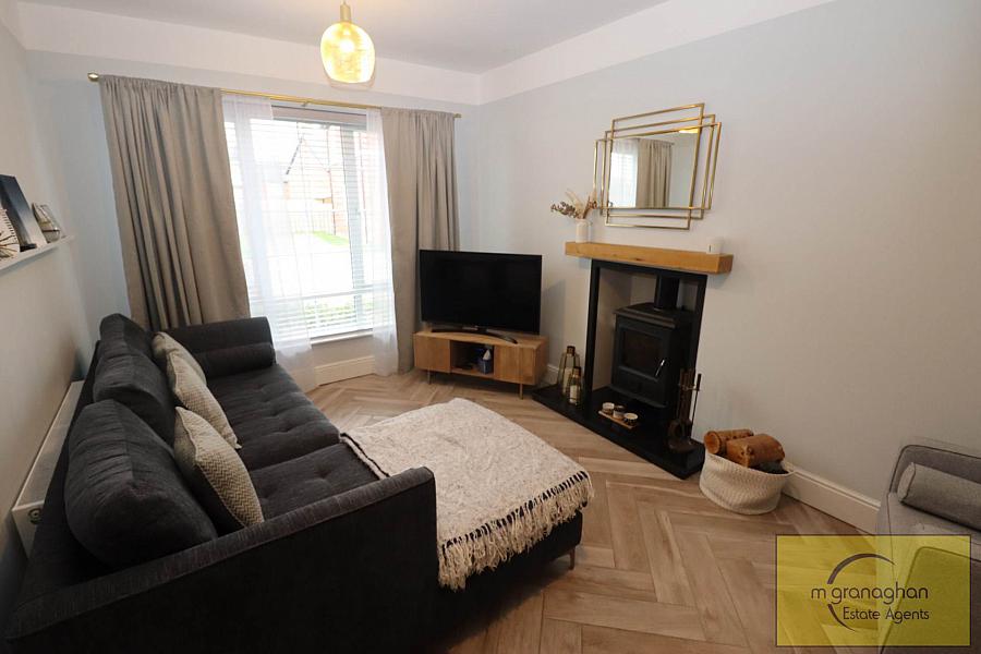 25 Fairfields Manor