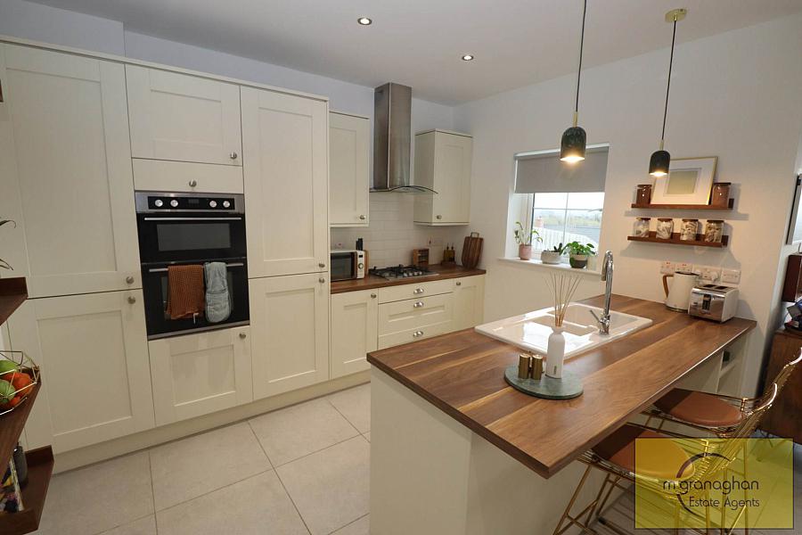 25 Fairfields Manor