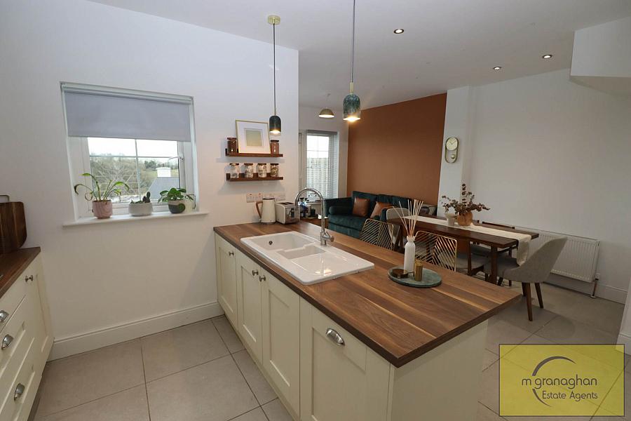 25 Fairfields Manor
