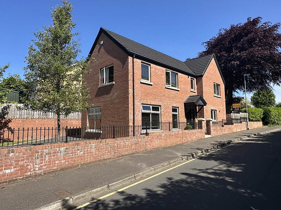 2e The Green, dunmurry, belfast, BT17 0EH