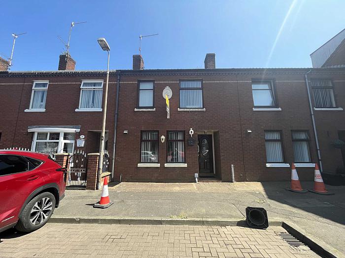 7 Stanley Court, falls road, belfast, BT12 4FY