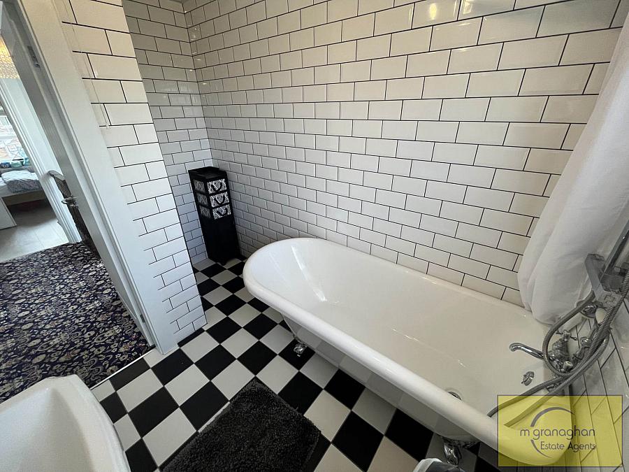 40 Mount Eagles Avenue 40 Mount Eagles Avenue