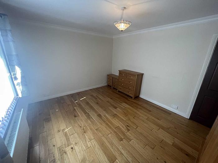 72a Glen Road