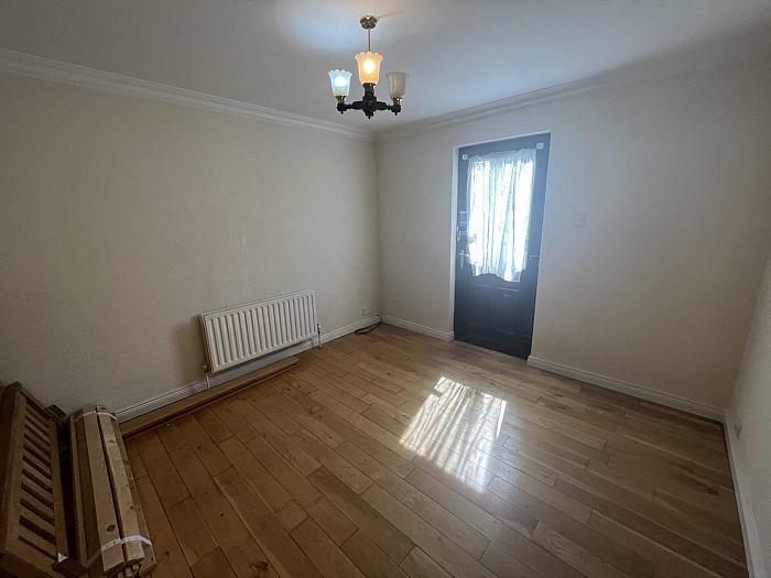 72a Glen Road