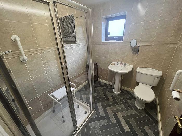 72a Glen Road