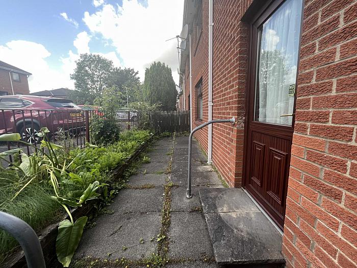 72a Glen Road