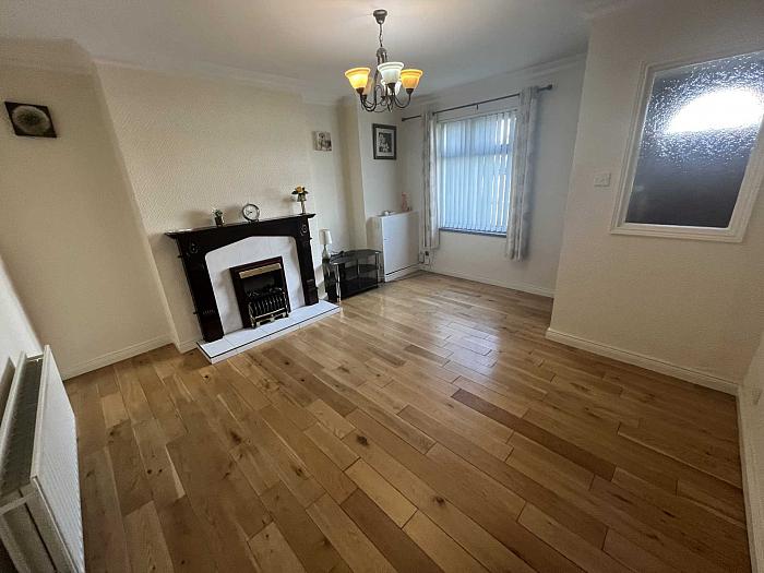 72a Glen Road