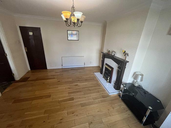 72a Glen Road