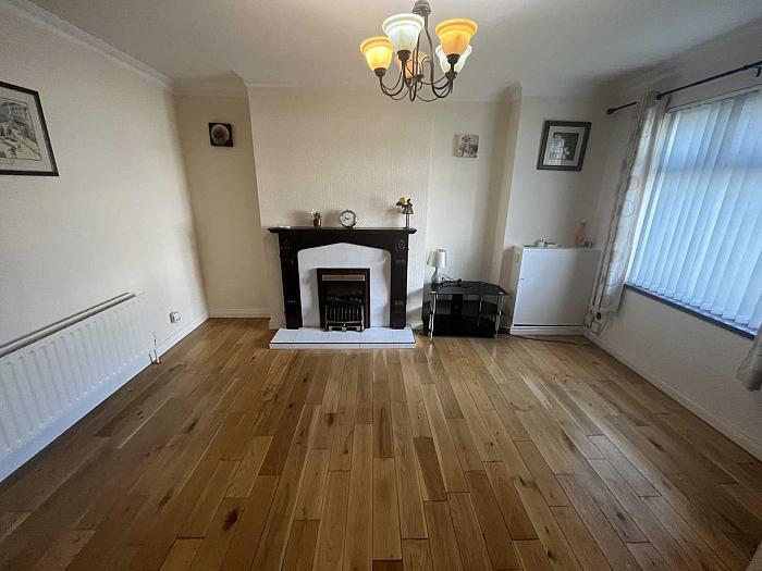 72a Glen Road