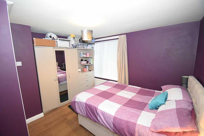 48b Alina Gardens
