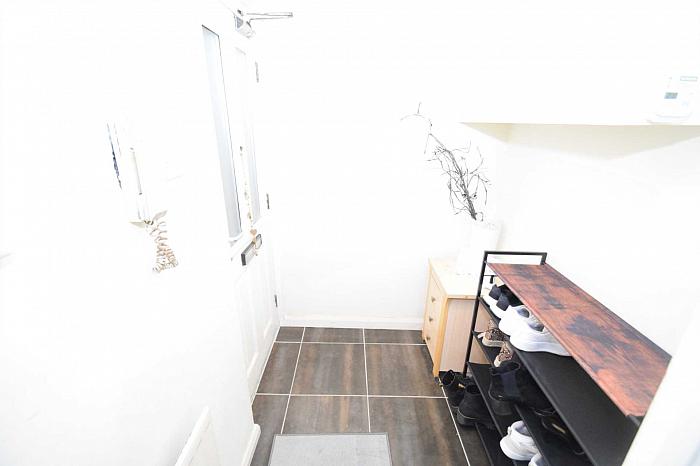 48b Alina Gardens