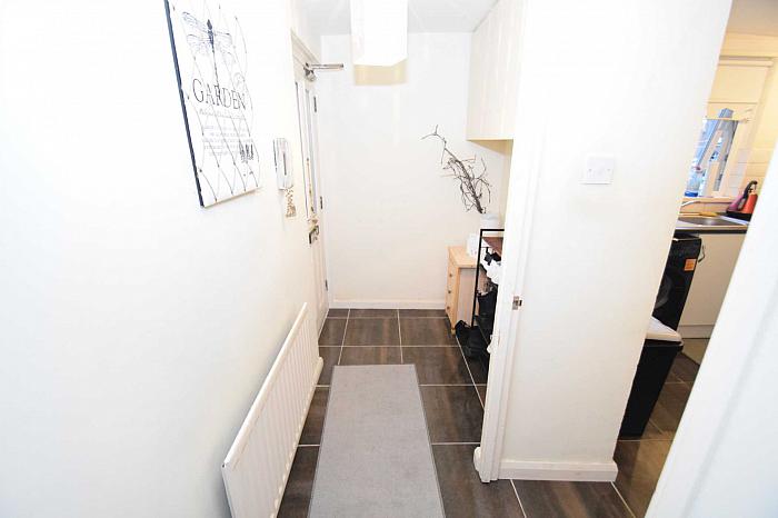 48b Alina Gardens
