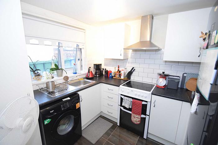 48b Alina Gardens
