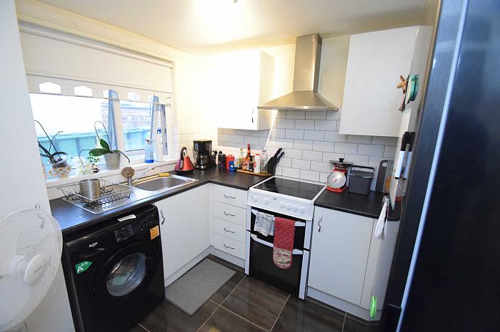 48b Alina Gardens
