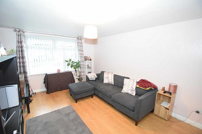 48b Alina Gardens