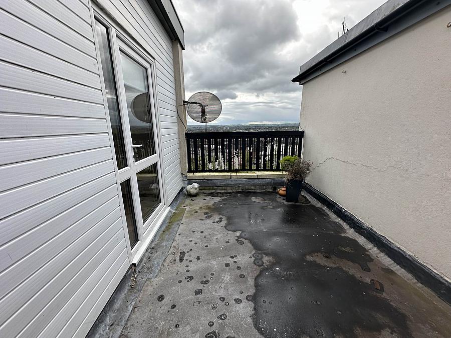 8c Carrigart Avenue